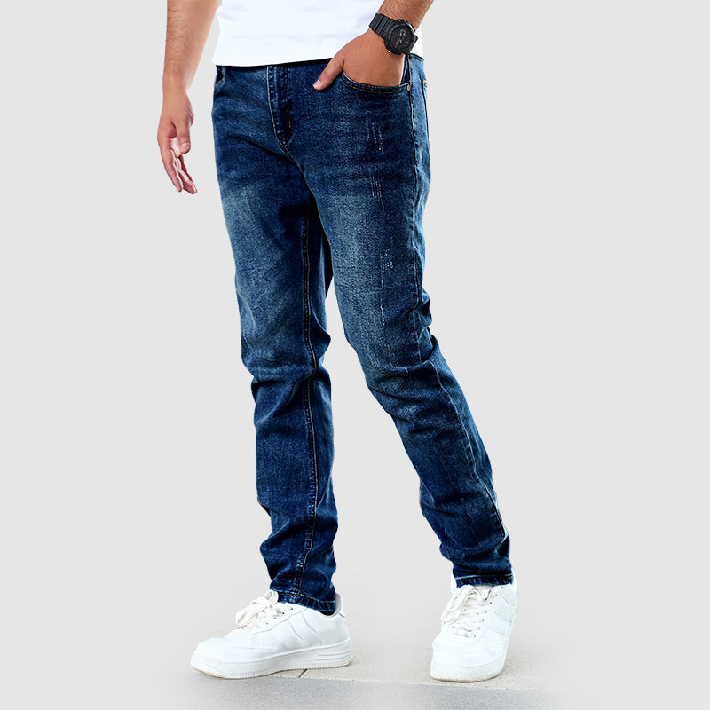 Bekväma stretchiga herrjeans med raka ben, idealiska för helårsbruk.