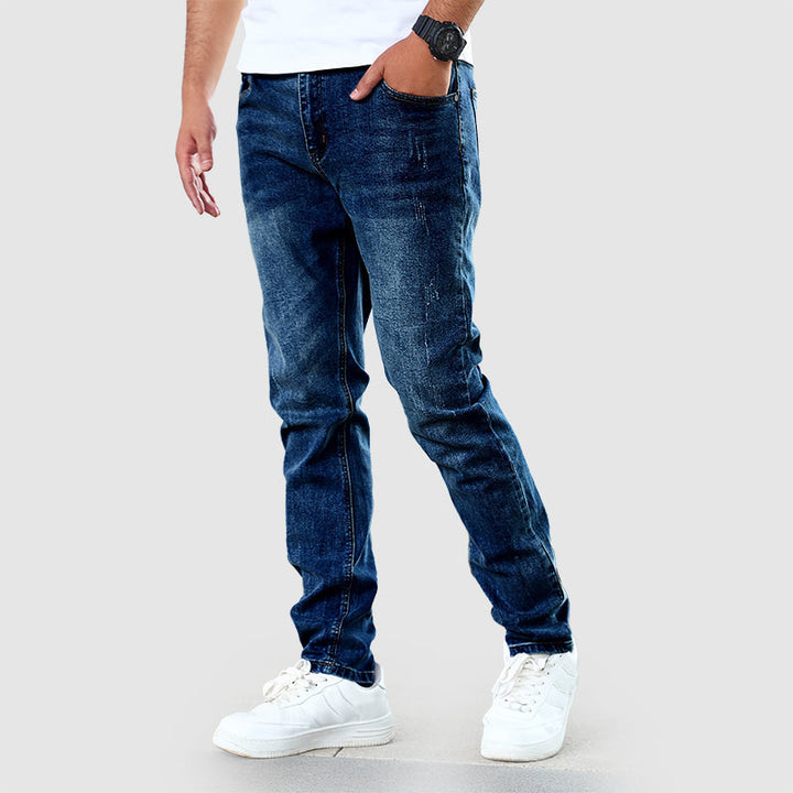 Bekväma stretchiga herrjeans med raka ben, idealiska för helårsbruk.