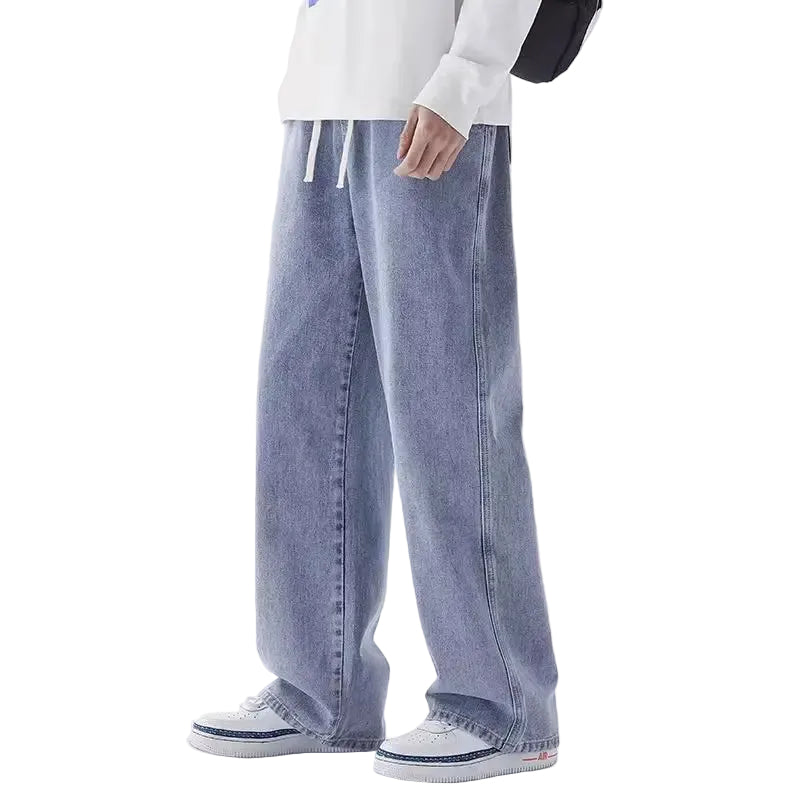 Herrjeans med vida ben, avslappnad passform i mörkblå denim. Bekväma, moderna vardagsjeans för herr.