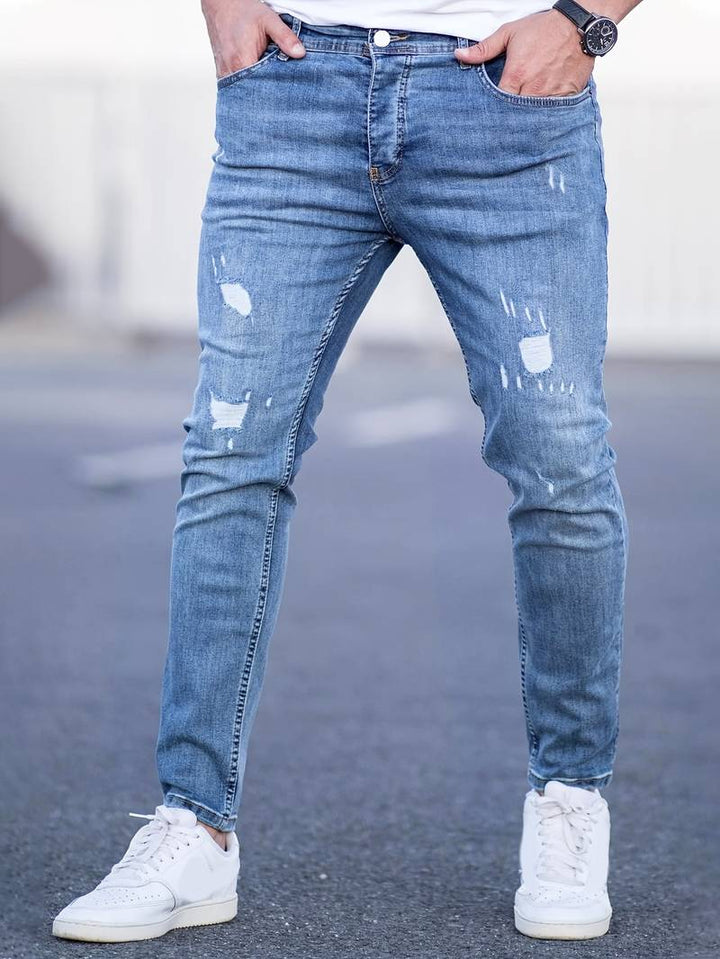 Ljusblå trasiga stretchiga herrjeans i modern denimstil med bekväm passform