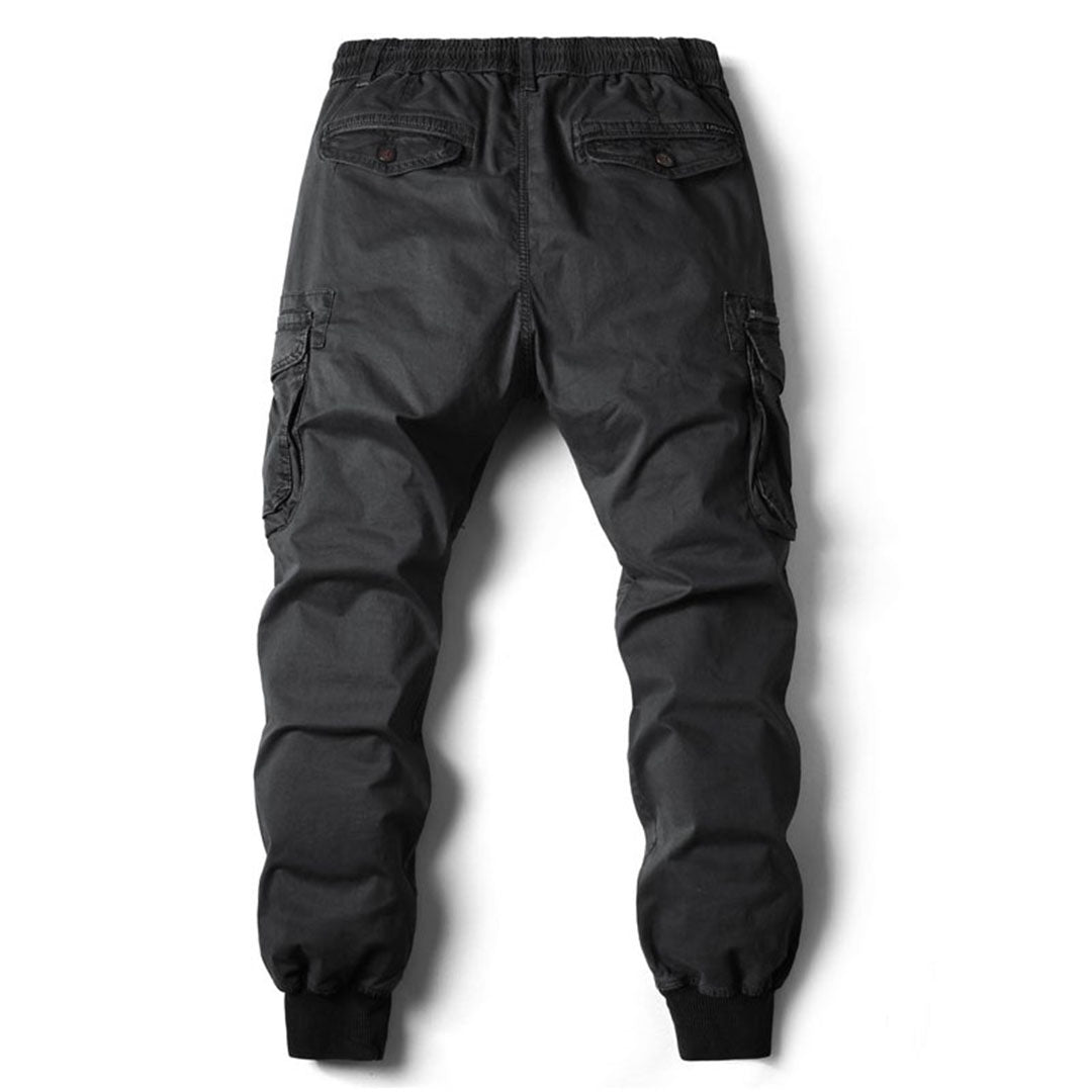 Bekväma herrjoggers med elastisk midja, idealiska som träningsbyxor eller avslappnade fritidsbyxor.