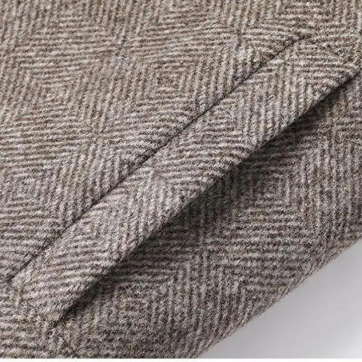 Klassisk herrkappa med grått herringbone-mönster. Stilrent slim fit ytterplagg för en elegant look.