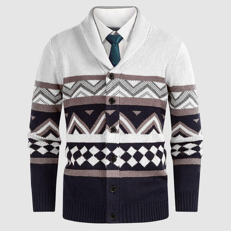 Stickad herrkofta med elegant geometriskt mönster, sjalkrage & knappar. Stilfull cardigan för mannen.