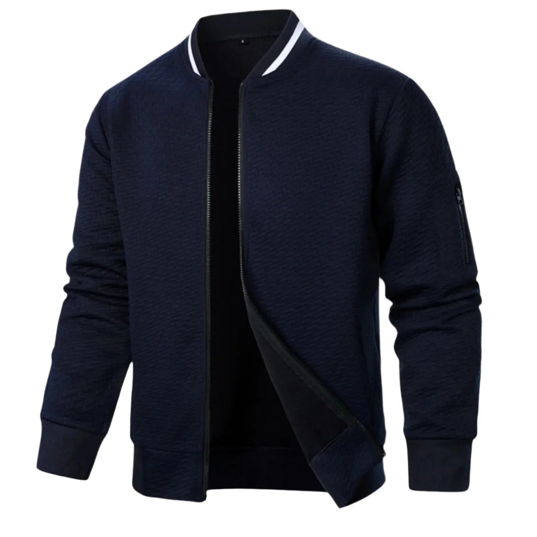 Stilren herrkofta med krage och dragkedja, perfekt för en avslappnad men välklädd look.