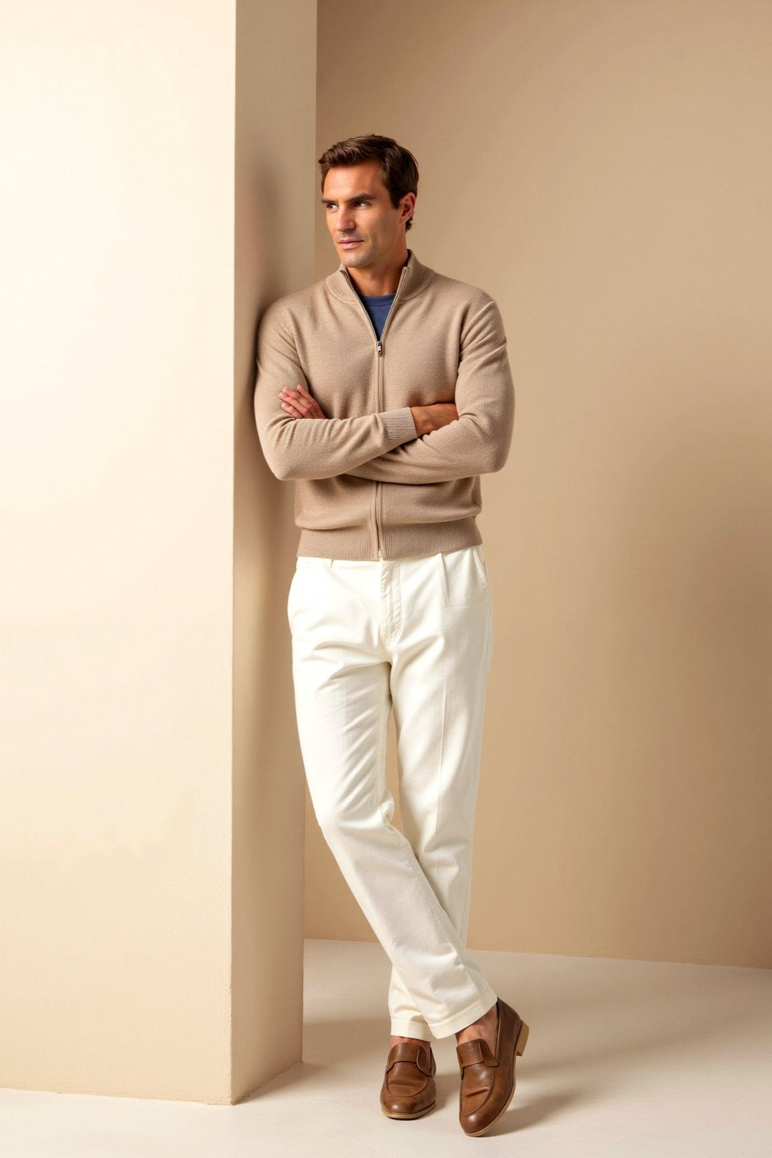 Slim-fit herrkofta, visar den skräddarsydda passformen på en man i en modern och stilren outfit.