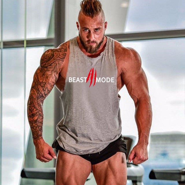 Träningslinne 'Beast Mode' för herr. Modernt linne med tryck, perfekt för gym & att visa muskler.
