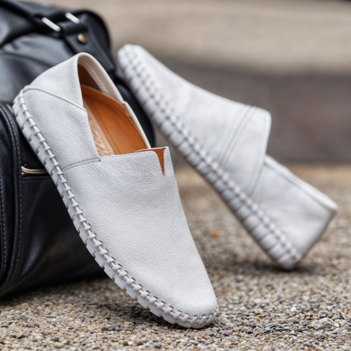 Herrloafers i grått syntetiskt läder, minimalistisk design, bekväma för vardagsbruk
