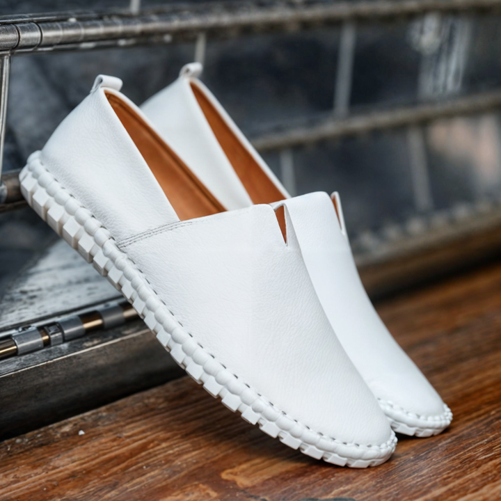 Herrskor: Ljusa bruna slip-on loafers i syntetiskt läder, idealiska för vår/sommar