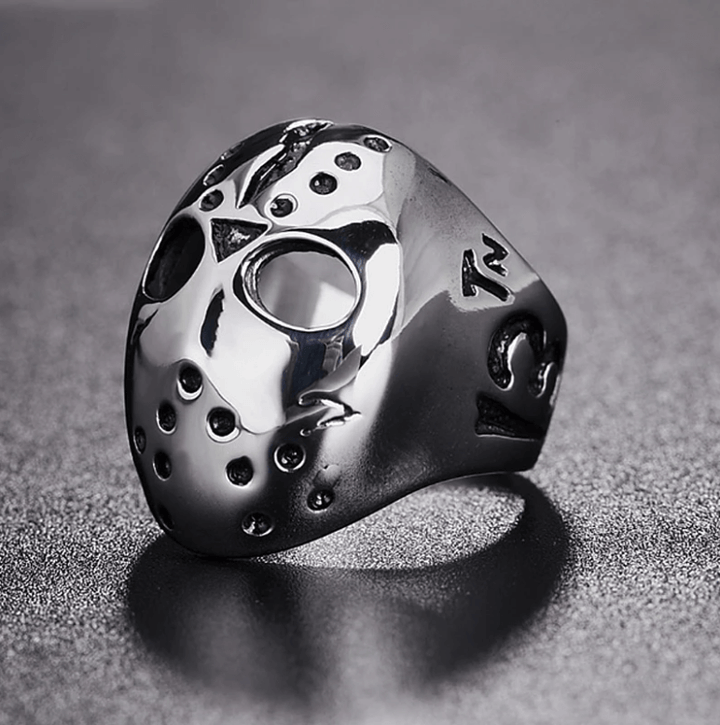 Toppvy av Jasonmask herrringen i rostfritt stål, visar dess distinkta form och detaljer.