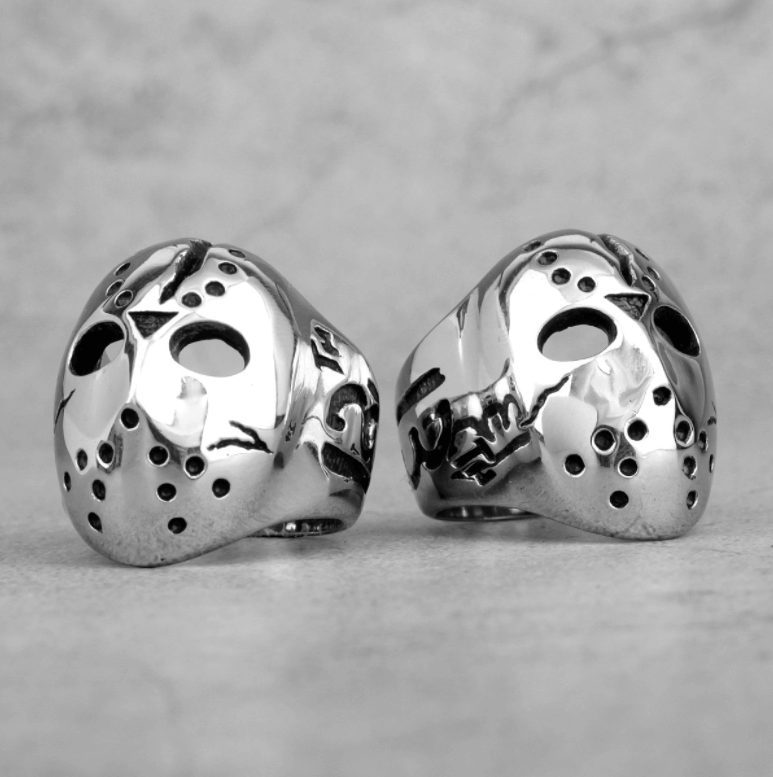 Presentidé: Jasonmask herrring i rostfritt stål, en cool och annorlunda accessoar för honom.