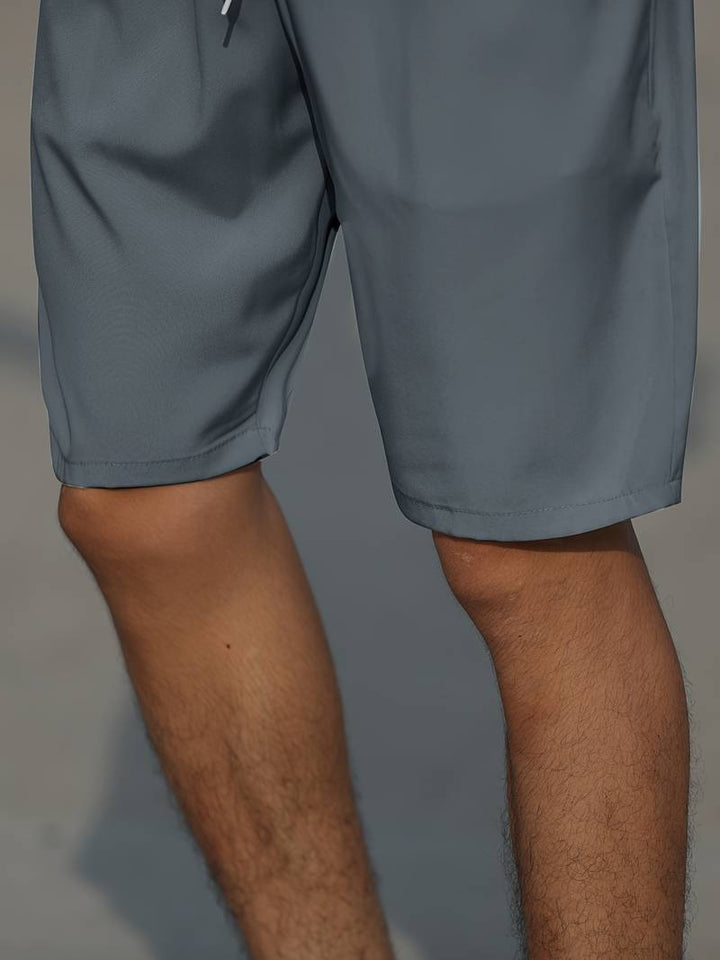 Mångsidiga herrshorts med snörning, lämpliga för både avslappnad vardag och sommaraktiviteter.