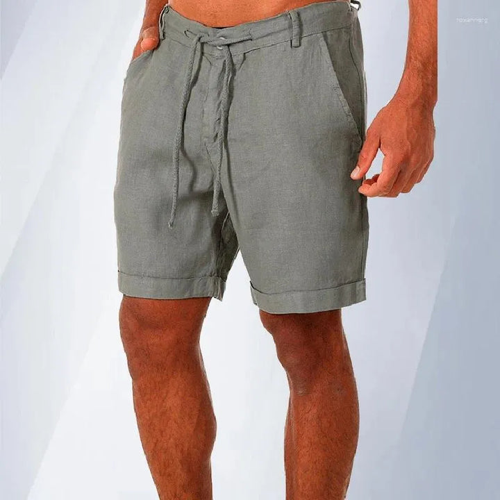 Vita herrshorts i linnestil, lätta och andningsbara bomullsshorts för sommaren.