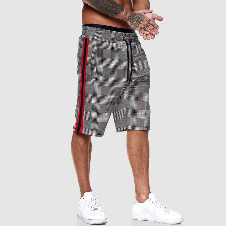 Mångsidiga rutiga herrshorts, perfekta sommarshorts med dragsko. Bekväma plädshorts i knälång modell.