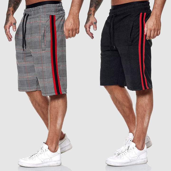 Herrshorts i rutigt mönster, idealiska sommarshorts. Stilrena, knälånga och bekväma med dragsko och fickor.