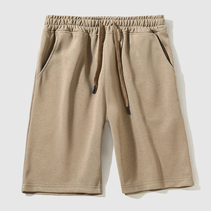 Bekväma knälånga herrshorts för fritid. Avslappnad passform och stilrena sommarshorts.