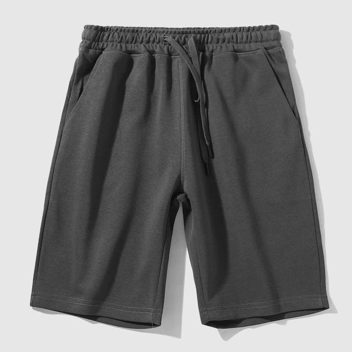 Stilrena herrshorts med justerbar dragsko, medelhög midja. Utmärkta sommarshorts och herrkläder.