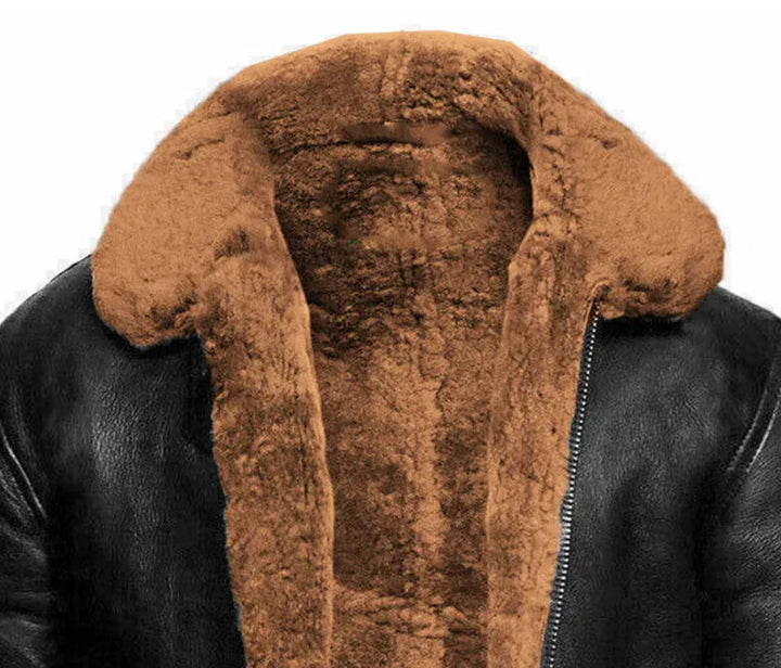 Herrskinnjacka med tjockt shearlingfoder och krage. Robust läderjacka för vinter, tidlös design, bekväm passform.
