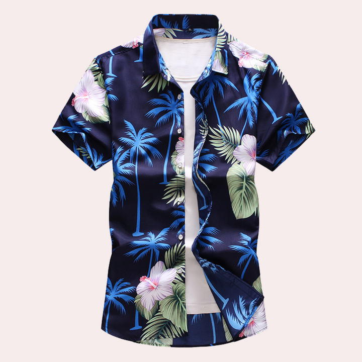 Snygg kortärmad herrskjorta i blommigt hawaii-mönster. Idealiskt plagg för varma sommardagar och semestern.