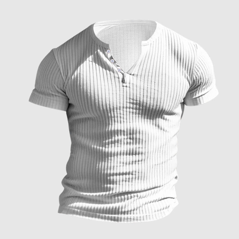 Avslappnad kortärmad Henley-skjorta, perfekt för utomhusaktiviteter. Mångsidig fritidsskjorta.
