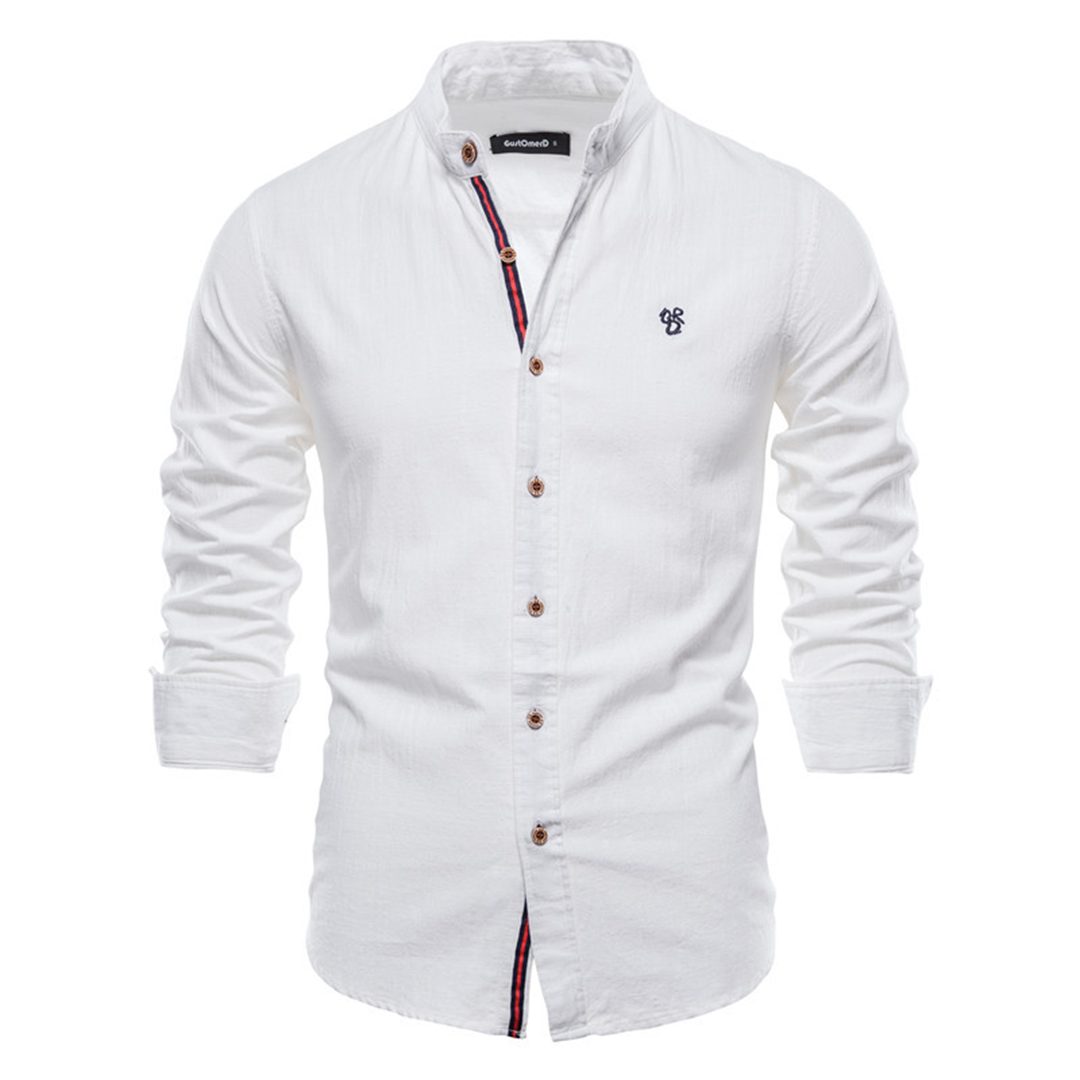 Man bär modern höstskjorta i bomullsblandning, svart färg, framifrån, stilren look