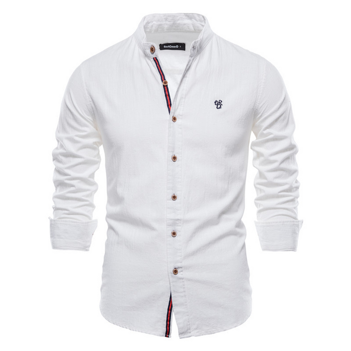 Man bär modern höstskjorta i bomullsblandning, svart färg, framifrån, stilren look