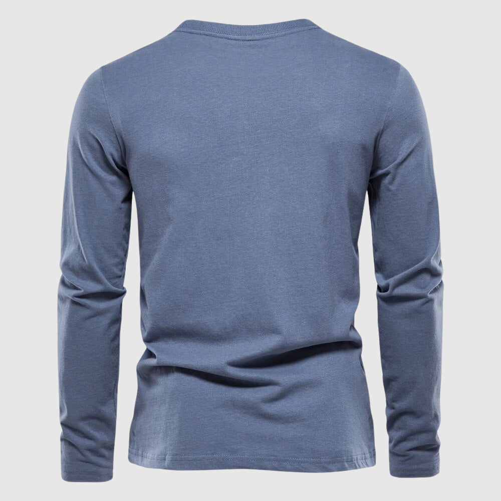 Enfärgad herrskjorta, tidlös och snygg. Perfekt för business casual eller en polerad vardagsstil under vår/höst.