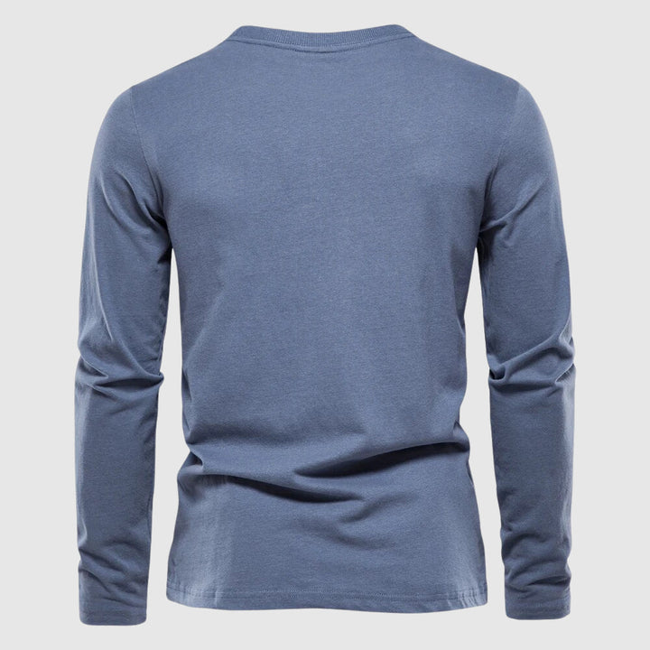Enfärgad herrskjorta, tidlös och snygg. Perfekt för business casual eller en polerad vardagsstil under vår/höst.