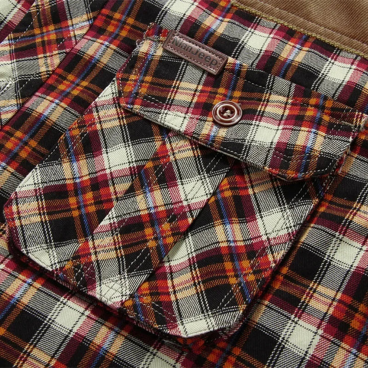 Varm herrskjorta i rutig fleece med lång ärm. Utmärkt för vinterkläder, ger bekväm stil i kylan.