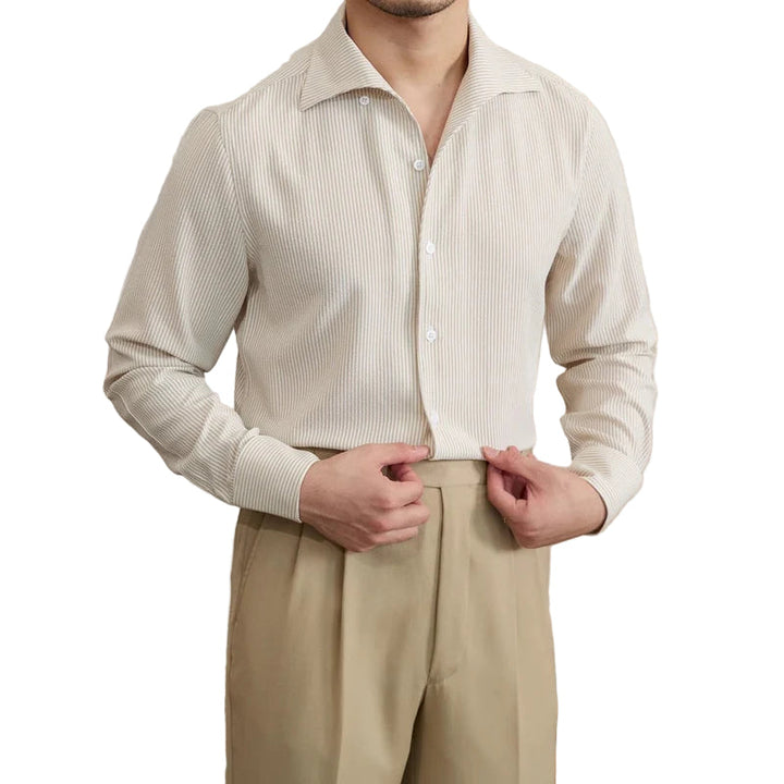 Herrskjorta i slim fit med micro-rutigt mönster, perfekt för formella tillfällen.