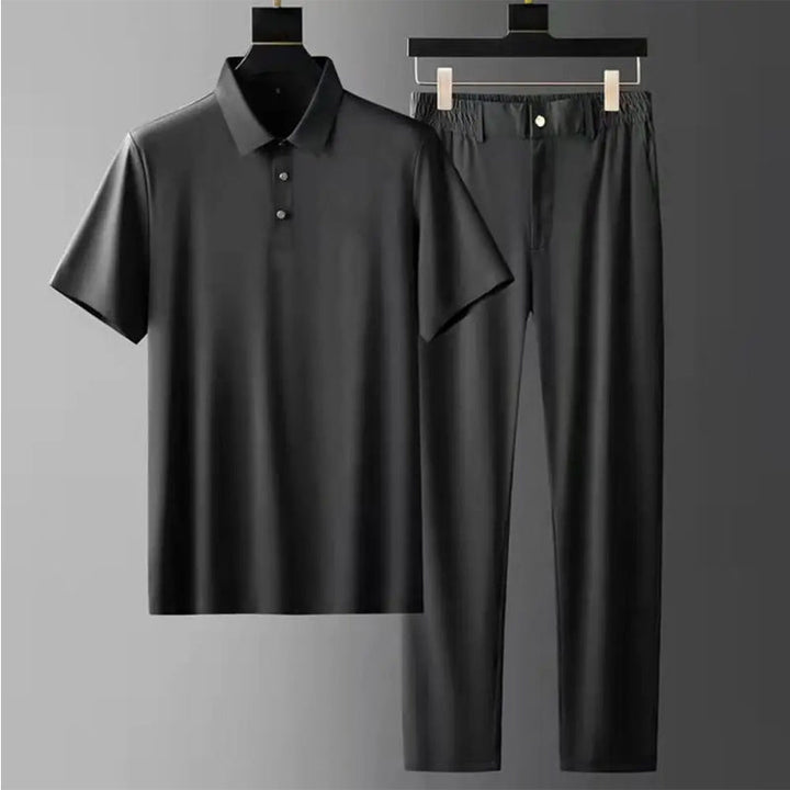 Kortärmad herrskjorta i elegant stil, perfekt för lediga sommardagar eller fest. En klassisk modern look.