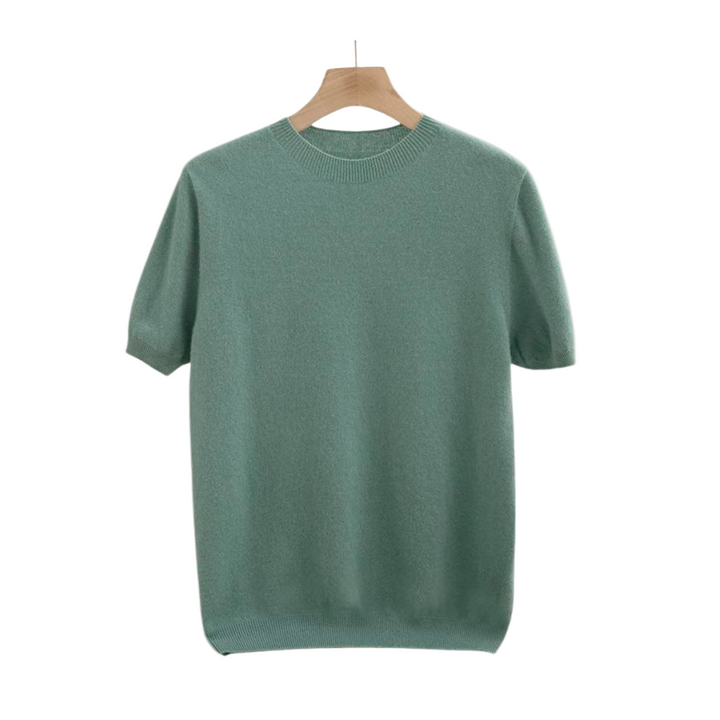Herrskjorta kort ärm i modern stil, perfekt för avslappnade outfits och vardagsbruk. Mångsidigt herrmode.