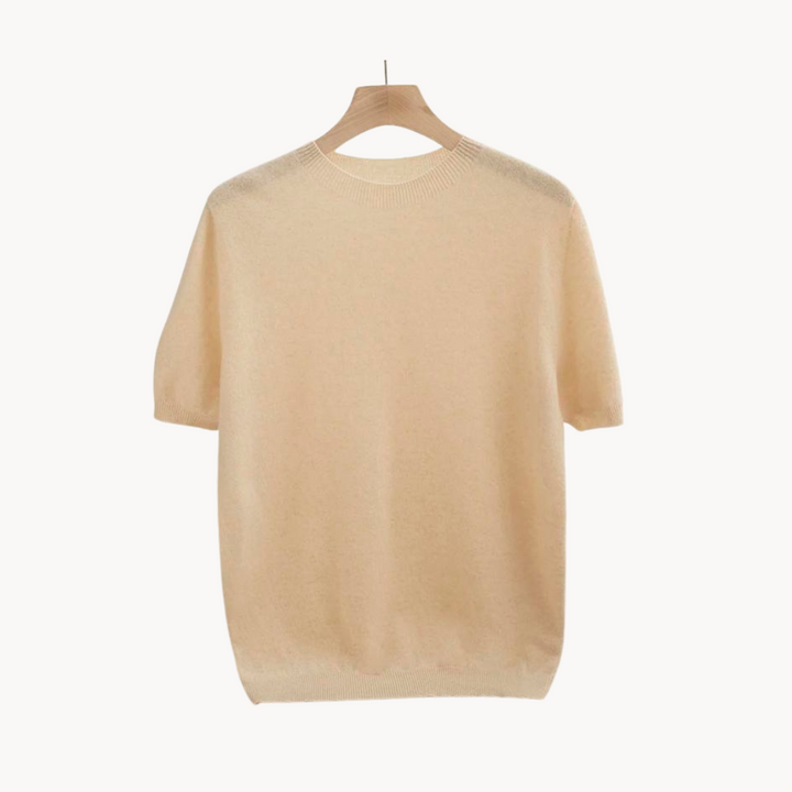 Lätt och luftig kortärmad herrskjorta, perfekt för varma dagar och en elegant, modern look.