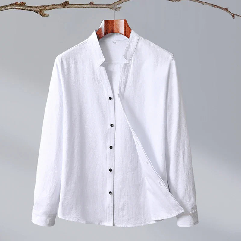 Stilren, kraglös herrskjorta för en bekväm, avslappnad japansk look.