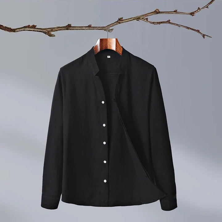 Modern långärmad herrskjorta i japansk stil, perfekt för casual herrmode.
