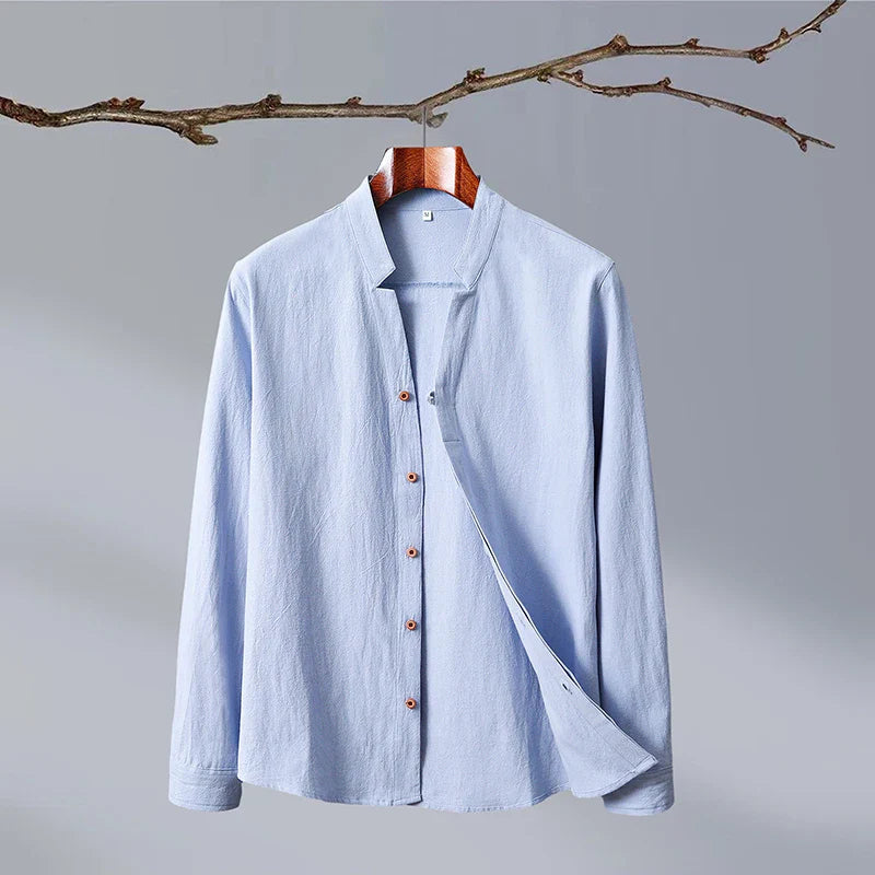 Elegant japansk herrskjorta, långärmad och bekväm för modernt herrmode.
