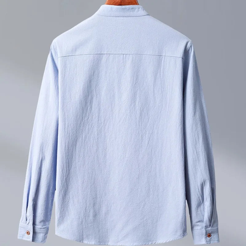 Bekväm långärmad herrskjorta i japansk stil, mångsidig för en avslappnad stil.