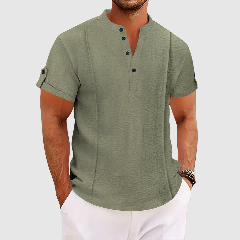 Mångsidig klassisk herrskjorta för formella och casual tillfällen. Bekväm och elegant med knappslå.