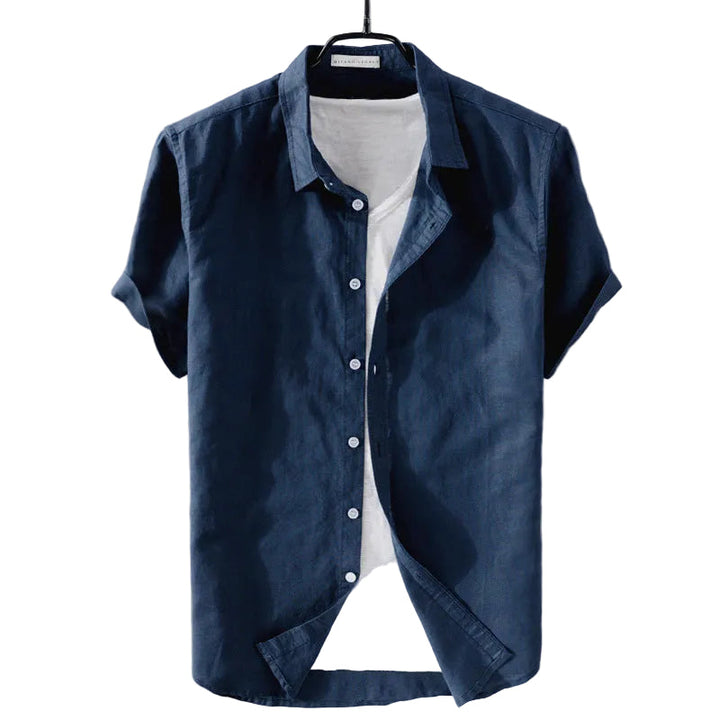 Herrskjorta med korta ärmar för sommarbruk, som ger en bekväm och stilren vardagslook.