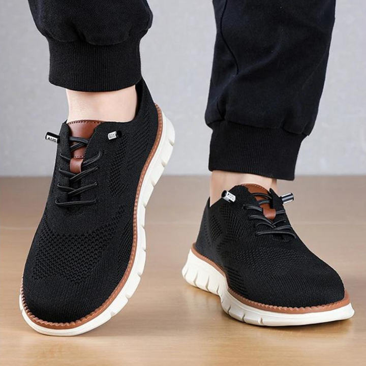 Herrskor: Svart, andningsbar casual sneaker i mesh med vit EVA-sula, detaljbild av sulans komfort.