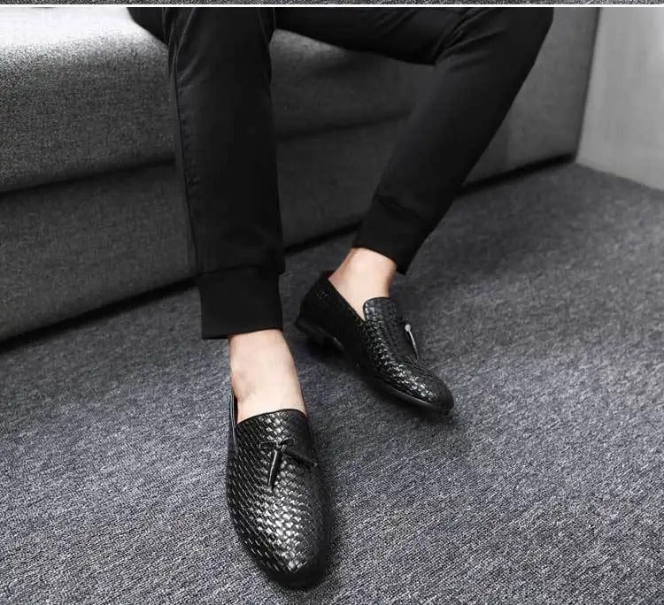 Eleganta vävda loafers, herrskor. Formella slip-on skor, idealiska för stilmedvetna män.