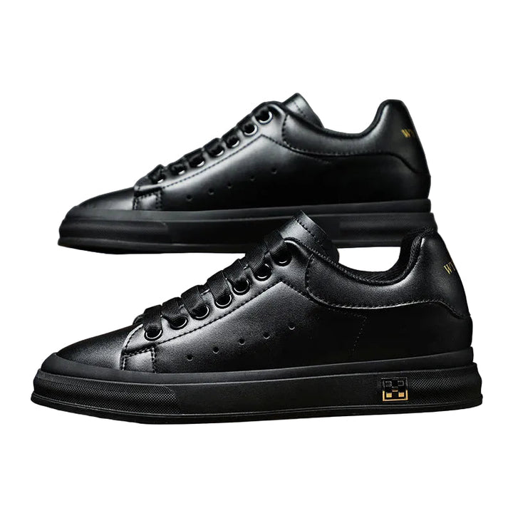 Herrsneakers lågtopp i minimalistisk stil, perfekta vardagsskor. Svarta, bekväma och stilrena.