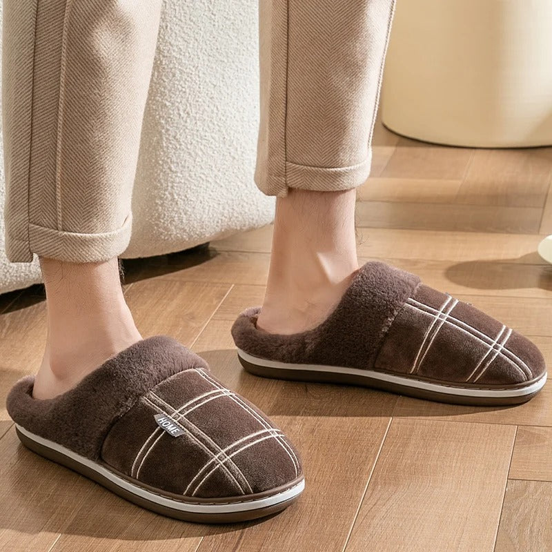 Randiga herrtofflor i flocktyg, ergonomiskt utformade för inomhuskomfort och avkoppling.