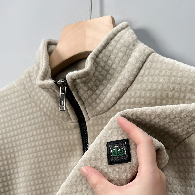 Herrtröja halvzip, modern stickad design för optimal komfort och stil. Mångsidig för fritid & vintermode.