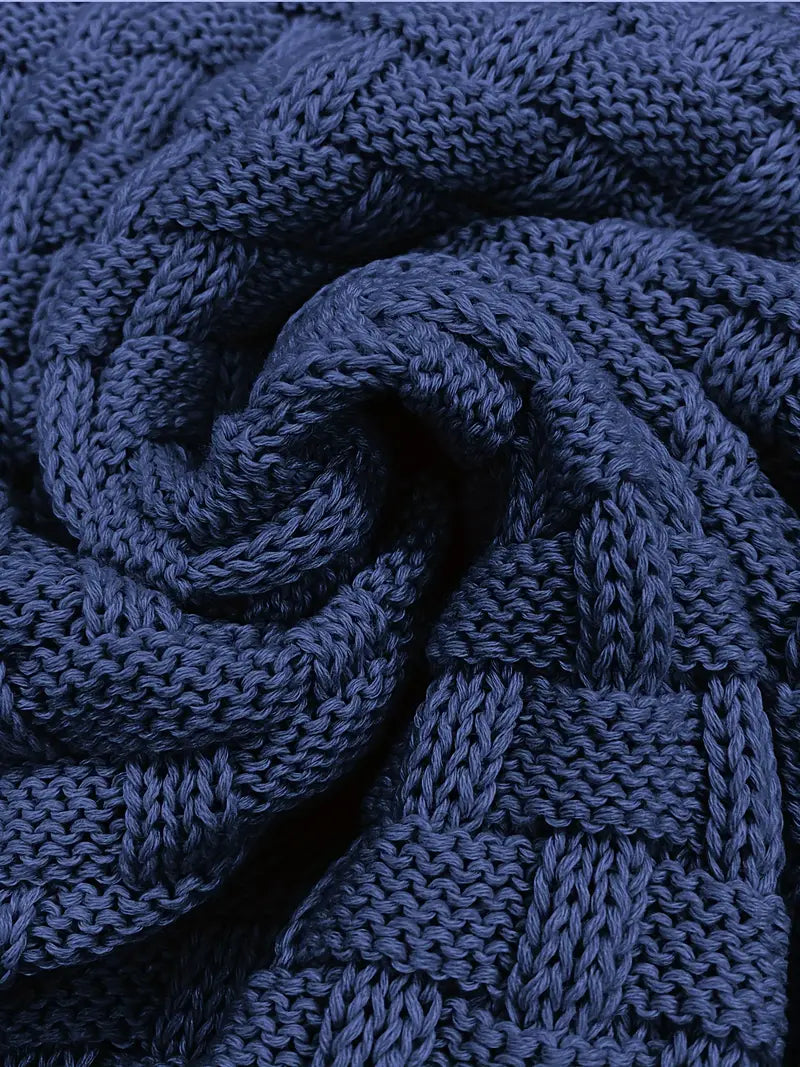 Herrtröja med elegant stickat mönster. Klassisk design som passar till både jeans och kostym.