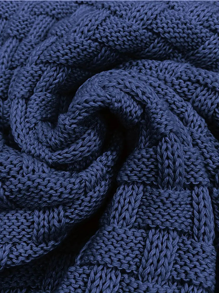 Herrtröja med elegant stickat mönster. Klassisk design som passar till både jeans och kostym.