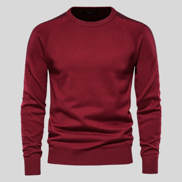Elegant herrtröja med smickrande modern passform. Perfekt för stilren vardag eller uppklädd festlook.
