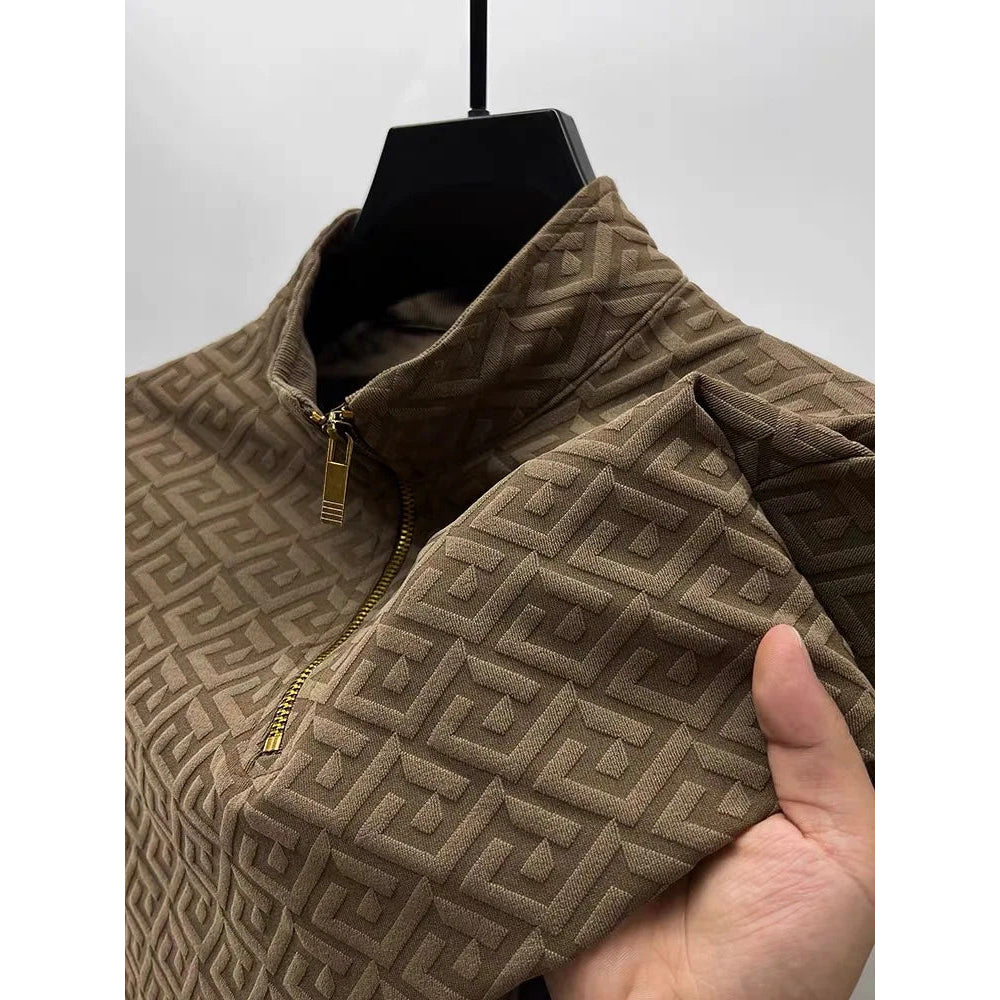 Herrtröja med geometriskt mönster, mockhals och lång ärm. Perfekt för höst- och vårmode, stickad och bekväm.