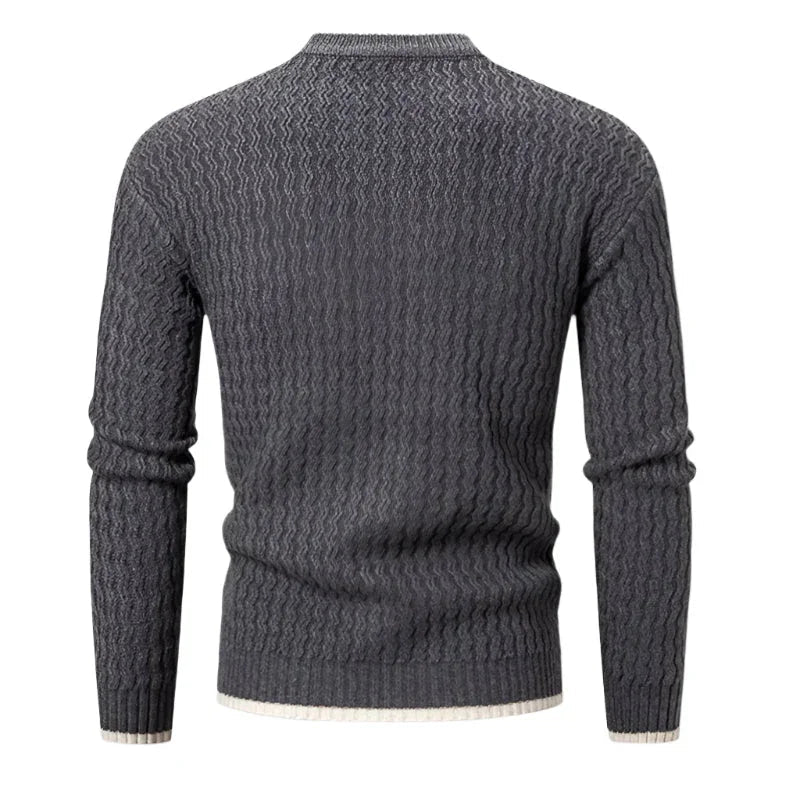 Tidlös herrtröja med rund hals, ett oumbärligt basplagg för en elegant och bekväm vardagslook.