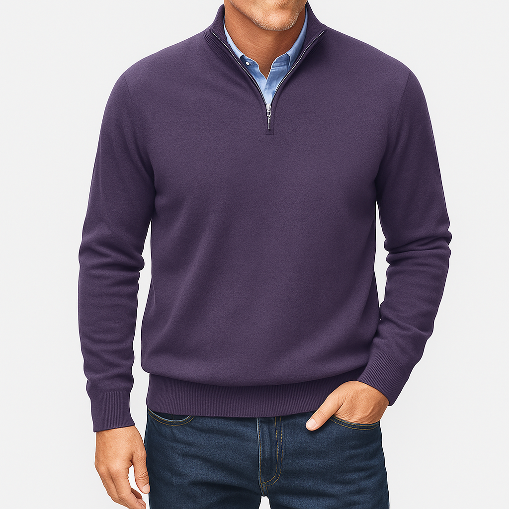 Grå stickad herrtröja med zip krage. Elegant, smal passform för en tidlös och modern look.