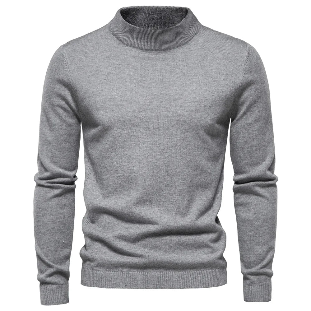 Herrtröja med halvhög krage. Modern varmrutig design, bekväm och snygg för herrmode.